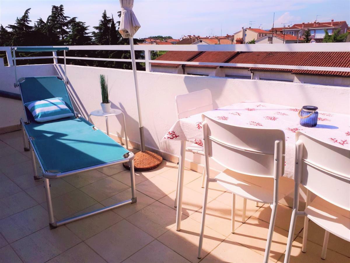 Deep Blue Apartment Пореч Екстериор снимка